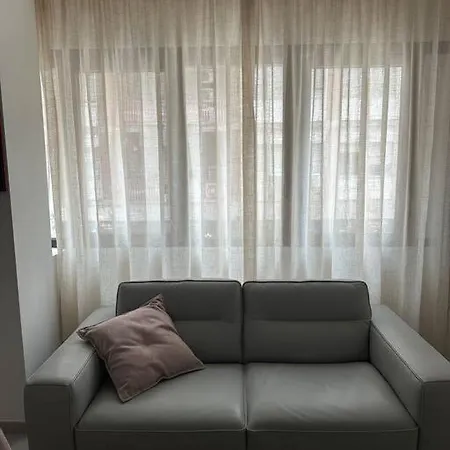 アパート Puglia Apartment! Nuova Costruzione Centro バーリ